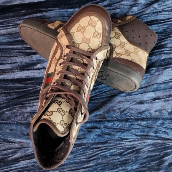 Gucci high top monogram sneaker, size 7.5 but fits US 9. - Picture 6 of 6
